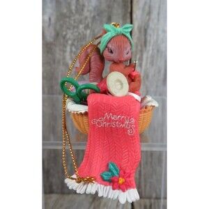 Vtg Ornament Squirrel Sewing Christmas Scarf in Basket 1996 LUSTRE FAME Rare